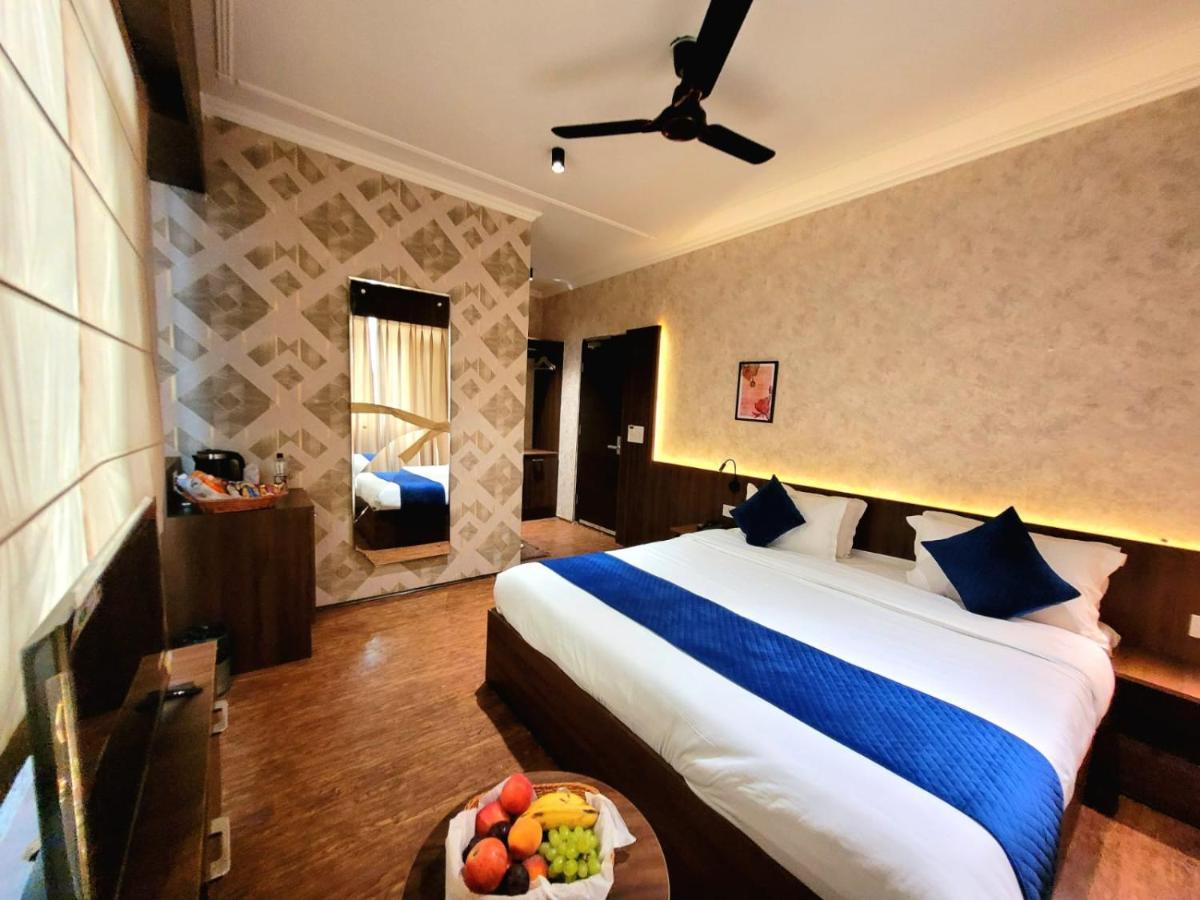 Hotel Royal Plaza Сринагар Экстерьер фото