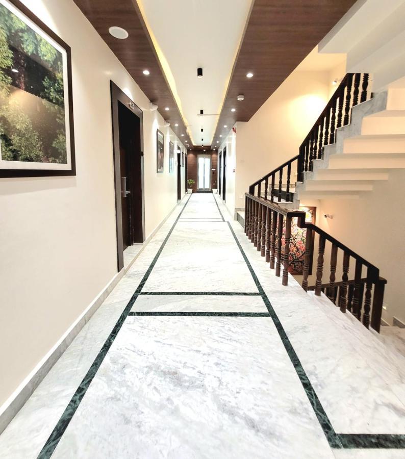 Hotel Royal Plaza Сринагар Экстерьер фото